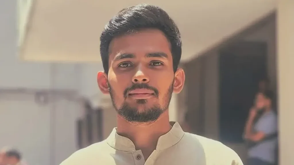 ঢাকা-১০ আসনে মনোনয়ন ফরম সংগ্রহ করলেন আসিফ মাহমুদ