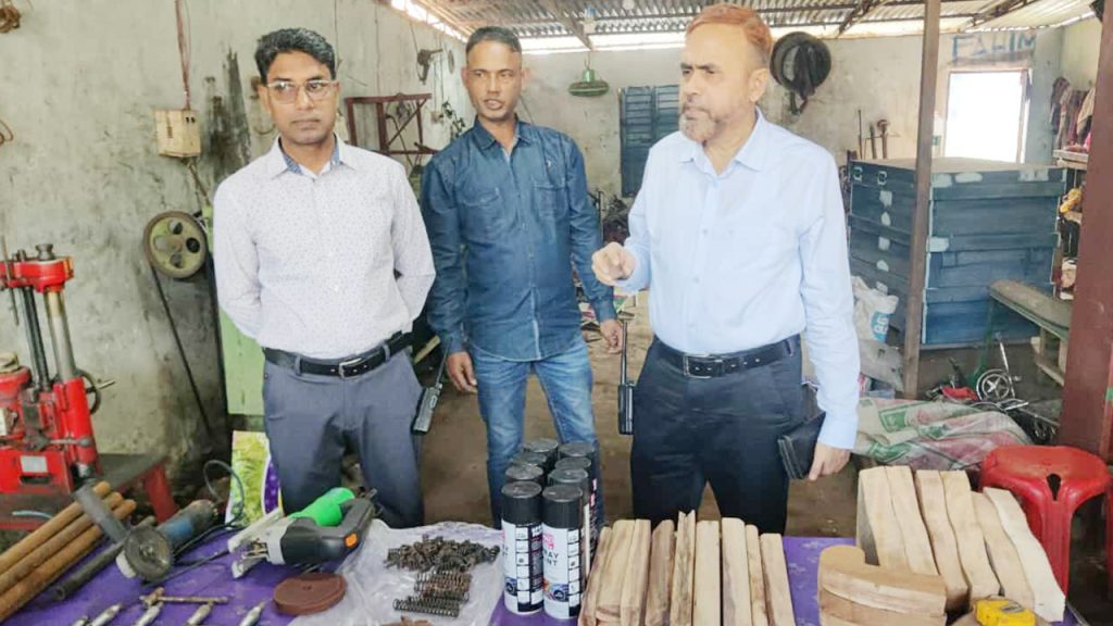 ওয়ার্কশপে অবৈধ আগ্নেয়াস্ত্র তৈরি, পিস্তলসহ সরঞ্জাম উদ্ধার