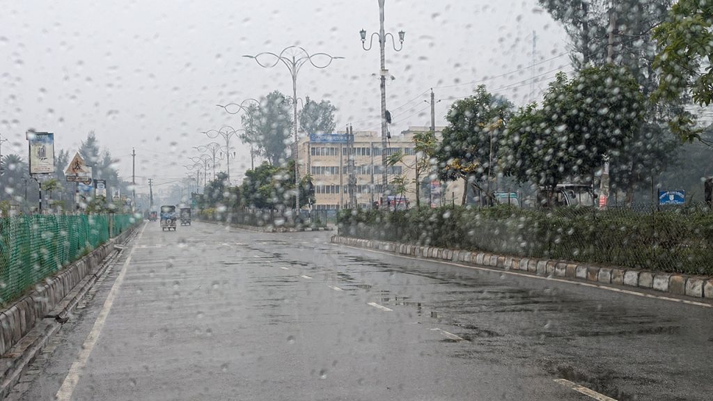 সারাদেশে গুঁড়ি গুঁড়ি বৃষ্টির আভাস