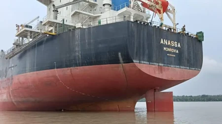 রাজস্ব ফাঁকি : মোংলা বন্দরে ঘোষণার চেয়ে ১১৭৫ টন বেশি স্ল্যাগ shikormongla