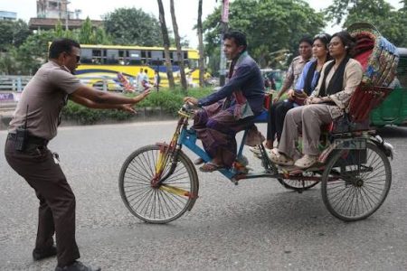 ব্যাটারিচালিত অটোরিকশার নৈরাজ্য ssimages 123