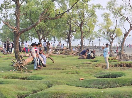 পূজার ছুটিতে সীতাকুণ্ডে পর্যটকদের ঢল ctg news 3 20 10 2026 p