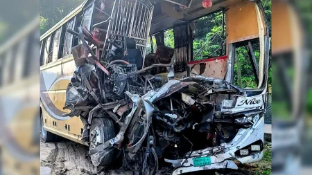 নাটোরে বাস-ট্রাক সংঘর্ষ : নিহতের সংখ্যা বেড়ে ১৪ natoress 20261 1
